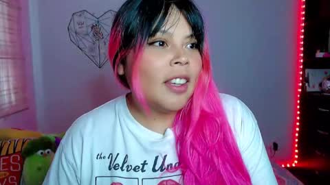 Snapshot of elymoon chatting on January 9, 2026, 10:33 pm Ely online show from January 9, 2026, 10:33 pm