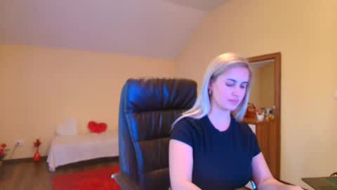 elysia3333 online show from October 28, 2025, 11:47 am