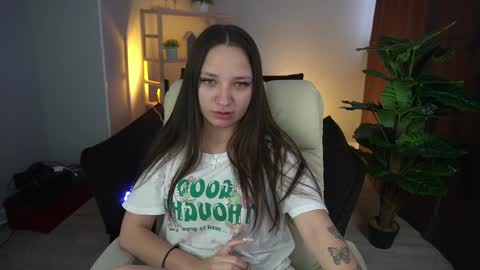 Snapshot of elyslunar_ chatting on December 12, 2024, 10:13 am Call me Elis online show from December 12, 2024, 10:13 am