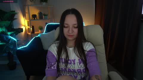 Snapshot of elyslunar_ chatting on December 20, 2024, 9:43 am Call me Elis online show from December 20, 2024, 9:43 am