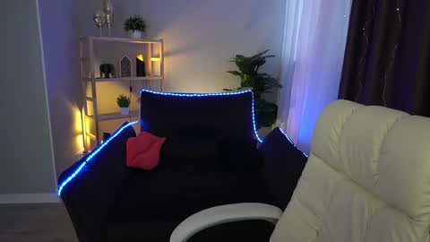 Snapshot of elyslunar_ chatting on January 3, 2025, 6:11 am Call me Elis online show from January 3, 2025, 6:11 am