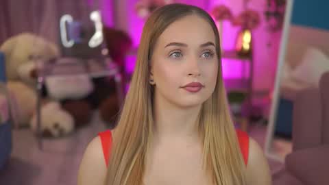 Elyssa online show from March 22, 2026, 7:17 pm