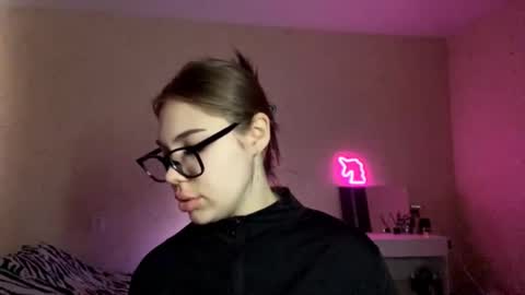 Snapshot of elzabagwell chatting on March 5, 2026, 12:01 pm Monica online show from March 5, 2026, 12:01 pm