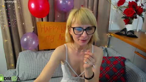 Snapshot of elzaglower chatting on March 3, 2025, 5:42 am Elza online show from March 3, 2025, 5:42 am