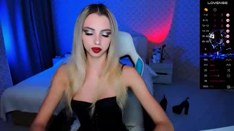Snapshot of em_luna chatting on September 17, 2025, 8:05 am Emilia online show from September 17, 2025, 8:05 am