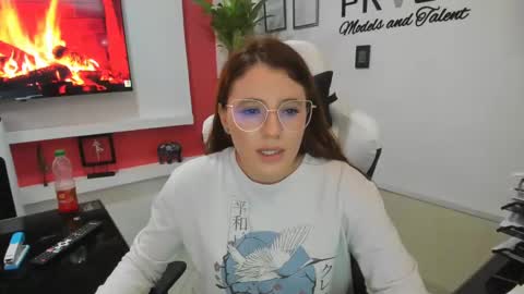Snapshot of ema_04 chatting on January 9, 2025, 9:16 pm Estefany Martinez Acua INSTAGRAM ema 04oficial online show from January 9, 2025, 9:16 pm