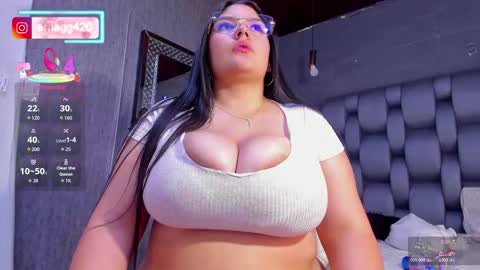 Snapshot of ema_grey1 chatting on November 11, 2025, 5:35 pm ema_grey1 online show from November 11, 2025, 5:35 pm