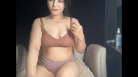 Snapshot of ema_lov3 chatting on December 2, 2025, 1:33 am Ema Love online show from December 2, 2025, 1:33 am