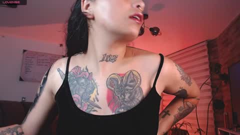 Snapshot of ema_ploxx chatting on January 29, 2025, 1:05 am ema_ploxx online show from January 29, 2025, 1:05 am