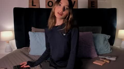 Ema online show from December 17, 2025, 2:56 pm