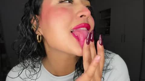 Snapshot of ema_saenz chatting on April 10, 2026, 3:12 am Ema online show from April 10, 2026, 3:12 am