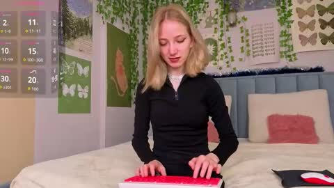 Snapshot of emacalim_ chatting on December 22, 2025, 12:46 pm Emma online show from December 22, 2025, 12:46 pm