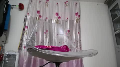 Snapshot of emailisa chatting on December 4, 2025, 5:28 am emailisa online show from December 4, 2025, 5:28 am