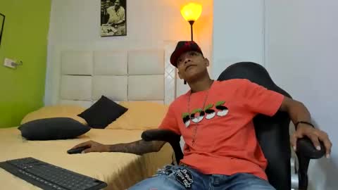 Snapshot of emanuel_23cm_ chatting on March 1, 2026, 1:40 am EMANUEL online show from March 1, 2026, 1:40 am