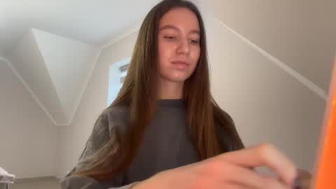 Alina online show from December 2, 2025, 11:48 am