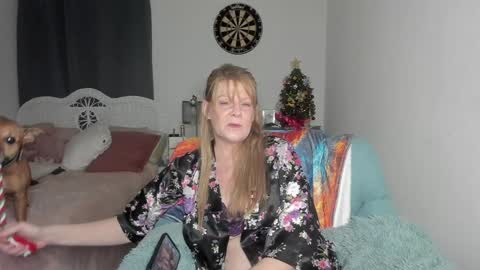 Snapshot of emberpheonixxx chatting on December 30, 2024, 4:31 am Ember Pheonixxx online show from December 30, 2024, 4:31 am