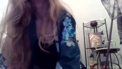 Snapshot of embershines chatting on March 4, 2025, 2:32 pm Embershines online show from March 4, 2025, 2:32 pm