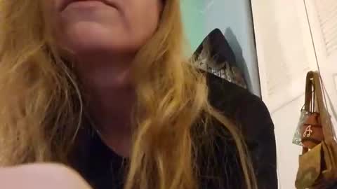 Snapshot of embershines chatting on January 13, 2026, 1:27 pm Embershines online show from January 13, 2026, 1:27 pm