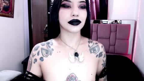 Snapshot of emearld_black chatting on January 18, 2025, 12:57 pm Emerald Black online show from January 18, 2025, 12:57 pm