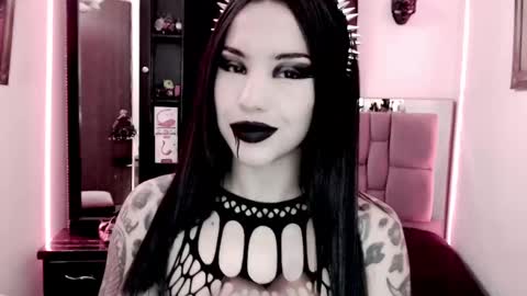 Snapshot of emearld_black chatting on February 19, 2025, 10:45 am Emerald Black online show from February 19, 2025, 10:45 am