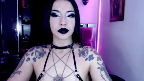 Snapshot of emearld_black chatting on April 2, 2026, 12:30 am Emerald Black online show from April 2, 2026, 12:30 am