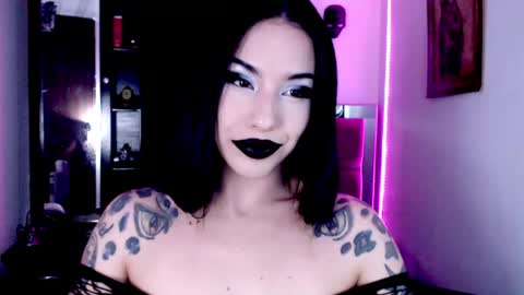 Snapshot of emearld_black chatting on April 16, 2026, 2:01 am Emerald Black online show from April 16, 2026, 2:01 am