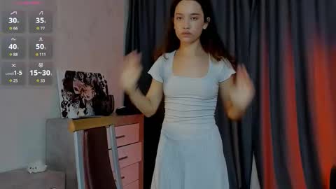 Snapshot of emeliareaper chatting on September 28, 2025, 5:18 pm Emelia online show from September 28, 2025, 5:18 pm