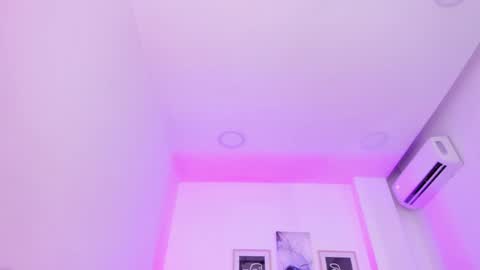 Snapshot of emelie_89 chatting on December 21, 2024, 2:37 pm emelie_89 online show from December 21, 2024, 2:37 pm