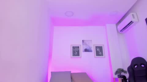 Snapshot of emelie_89 chatting on December 31, 2024, 2:58 pm emelie_89 online show from December 31, 2024, 2:58 pm