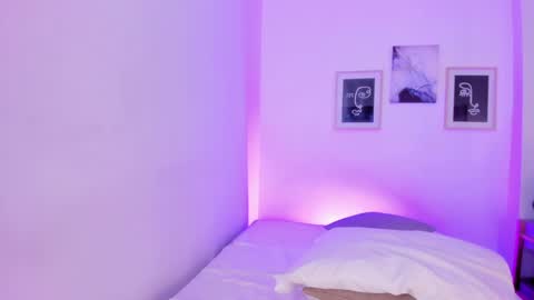 Snapshot of emelie_89 chatting on January 7, 2025, 2:51 pm emelie_89 online show from January 7, 2025, 2:51 pm