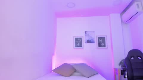 Snapshot of emelie_89 chatting on January 14, 2025, 11:53 am emelie_89 online show from January 14, 2025, 11:53 am