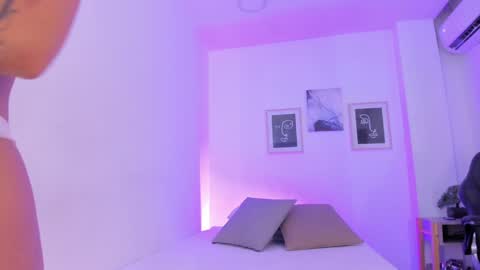 Snapshot of emelie_89 chatting on February 8, 2025, 11:44 am emelie_89 online show from February 8, 2025, 11:44 am