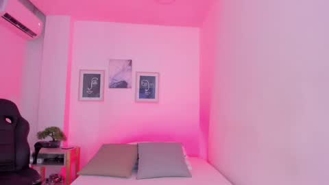 Snapshot of emelie_89 chatting on February 11, 2025, 12:16 pm emelie_89 online show from February 11, 2025, 12:16 pm