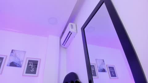Snapshot of emelie_89 chatting on February 11, 2025, 3:18 pm emelie_89 online show from February 11, 2025, 3:18 pm