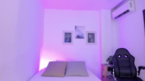 Snapshot of emelie_89 chatting on February 12, 2025, 11:40 am emelie_89 online show from February 12, 2025, 11:40 am