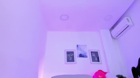 Snapshot of emelie_89 chatting on February 15, 2025, 6:12 pm emelie_89 online show from February 15, 2025, 6:12 pm