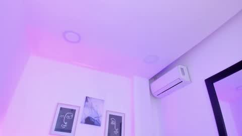 Snapshot of emelie_89 chatting on February 21, 2025, 3:43 pm emelie_89 online show from February 21, 2025, 3:43 pm