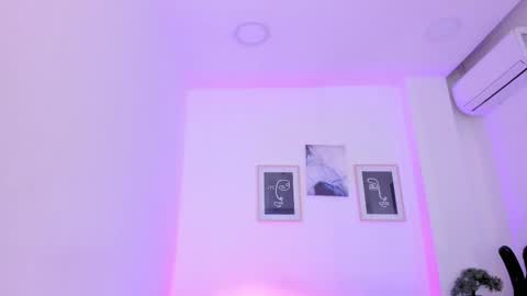 Snapshot of emelie_89 chatting on February 26, 2025, 6:11 pm emelie_89 online show from February 26, 2025, 6:11 pm