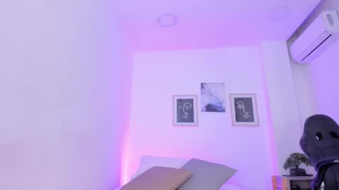 Snapshot of emelie_89 chatting on February 27, 2025, 11:41 am emelie_89 online show from February 27, 2025, 11:41 am
