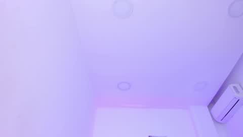Snapshot of emelie_89 chatting on March 3, 2025, 3:20 pm emelie_89 online show from March 3, 2025, 3:20 pm