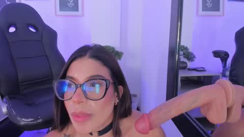Snapshot of emelie_89 chatting on March 3, 2025, 6:22 pm emelie_89 online show from March 3, 2025, 6:22 pm