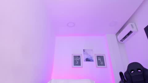 Snapshot of emelie_89 chatting on March 5, 2025, 6:23 pm emelie_89 online show from March 5, 2025, 6:23 pm
