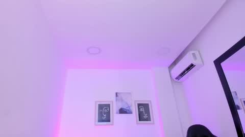 Snapshot of emelie_89 chatting on March 7, 2025, 12:01 pm emelie_89 online show from March 7, 2025, 12:01 pm