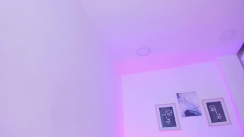Snapshot of emelie_89 chatting on March 8, 2025, 12:20 pm emelie_89 online show from March 8, 2025, 12:20 pm