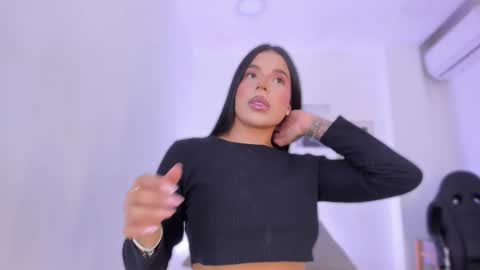 Snapshot of emelie_89 chatting on September 25, 2025, 11:47 am emelie_89 online show from September 25, 2025, 11:47 am