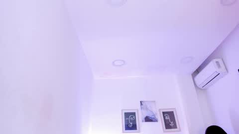 Snapshot of emelie_89 chatting on October 9, 2025, 12:03 pm emelie_89 online show from October 9, 2025, 12:03 pm