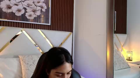 Snapshot of emelie_ch_ chatting on December 2, 2025, 2:28 am Emily online show from December 2, 2025, 2:28 am