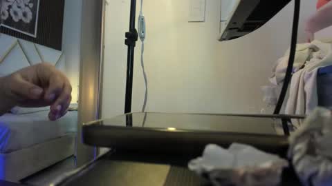 Snapshot of emelie_ch_ chatting on December 4, 2025, 2:54 am Emily online show from December 4, 2025, 2:54 am