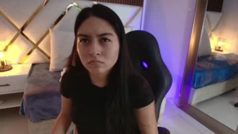 Snapshot of emelie_ch_ chatting on January 7, 2026, 2:14 am Emily online show from January 7, 2026, 2:14 am