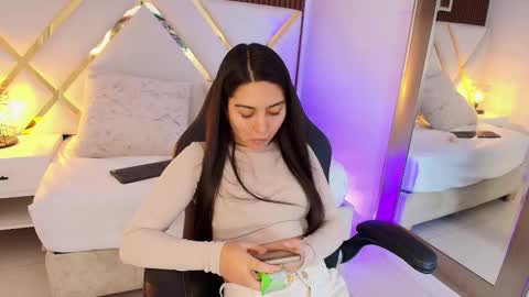 Snapshot of emelie_ch_ chatting on January 8, 2026, 3:20 am Emily online show from January 8, 2026, 3:20 am